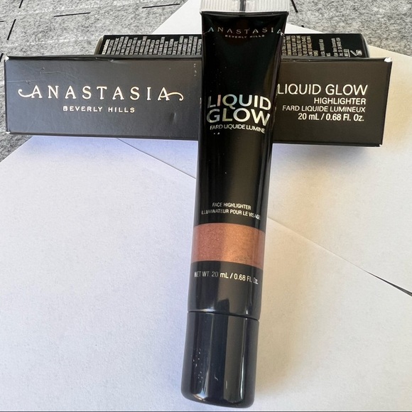 Anastasia Beverly Hills Liquid Glow - Picture 1 of 8